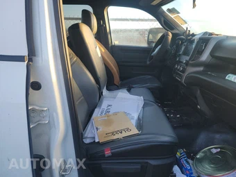 2024 Ram 3500 Tradesman Crew Cab Long Bed DRW - miniatura 8