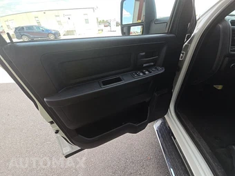 2024 Ram 3500 Tradesman Crew Cab Long Bed DRW - miniatura 9