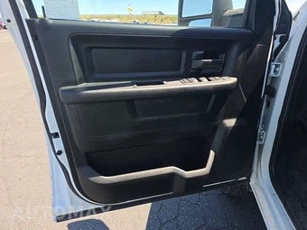 2024 Ram 3500 Tradesman Crew Cab Long Bed DRW – miniatura 9