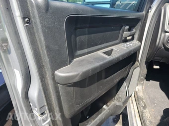 2024 Ram 3500 Tradesman Crew Cab Medium Bed – miniatura 9
