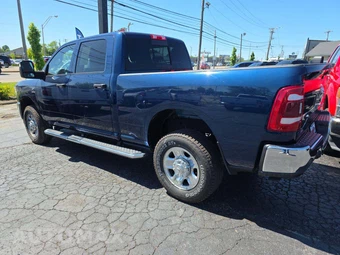 2024 Ram 3500 Tradesman Crew Cab Medium Bed – miniatura 2