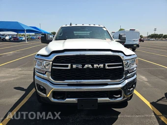 2024 Ram 5500 Cab Chassis Tradesman Crew Cab DRW - miniatura 2