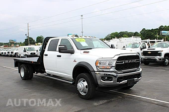 2024 Ram 5500 Cab Chassis Tradesman Crew Cab DRW - miniatura 3
