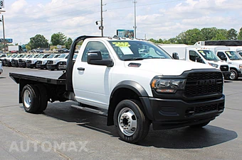 2024 Ram 5500 Cab Chassis Tradesman Regular Cab DRW - miniatura 3