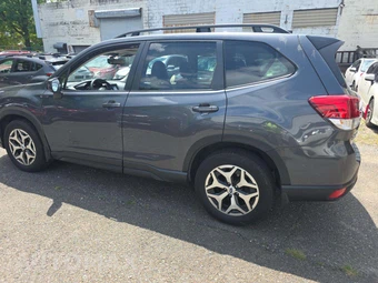 2024 Subaru Forester Premium - miniatura 2