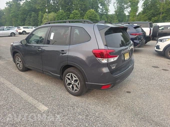 2024 Subaru Forester Premium - miniatura 3