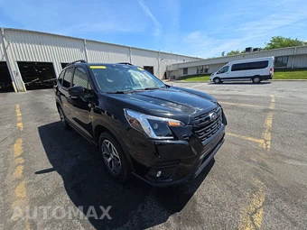 2024 Subaru Forester Premium - miniatura 3