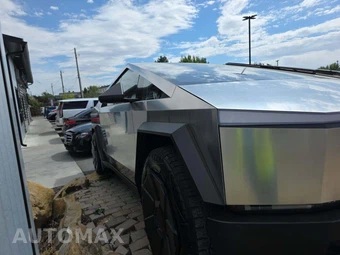 2024 Tesla Cybertruck Crew Cab Medium Bed - miniatura 4