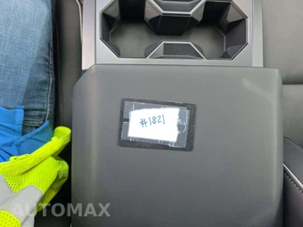 2024 Tesla Cybertruck Crew Cab Medium Bed - miniatura 8
