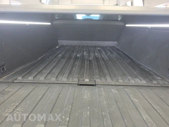 2024 Tesla Cybertruck Crew Cab Medium Bed - miniatura 16