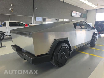 2024 Tesla Cybertruck Crew Cab Medium Bed - miniatura 4