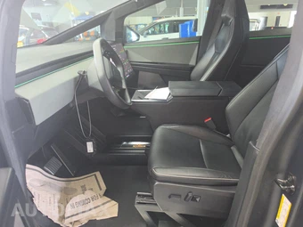 2024 Tesla Cybertruck Crew Cab Medium Bed - miniatura 7
