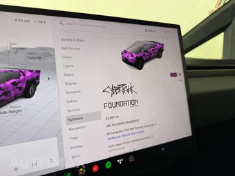 2024 Tesla Cybertruck Crew Cab Medium Bed - miniatura 16