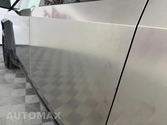 2024 Tesla Cybertruck Crew Cab Medium Bed - miniatura 24
