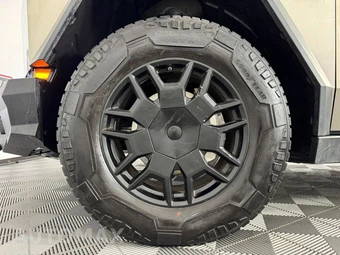 2024 Tesla Cybertruck Crew Cab Medium Bed - miniatura 41