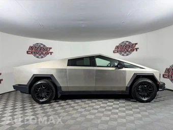 2024 Tesla Cybertruck Crew Cab Medium Bed - miniatura 8