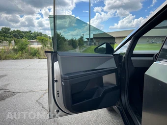 2024 Tesla Cybertruck Crew Cab Medium Bed - miniatura 13