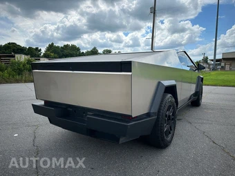 2024 Tesla Cybertruck Crew Cab Medium Bed - miniatura 5