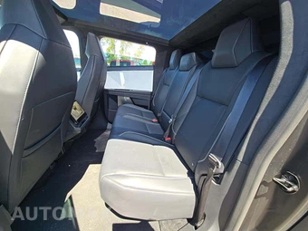 2024 Tesla Cybertruck Crew Cab Medium Bed - miniatura 13