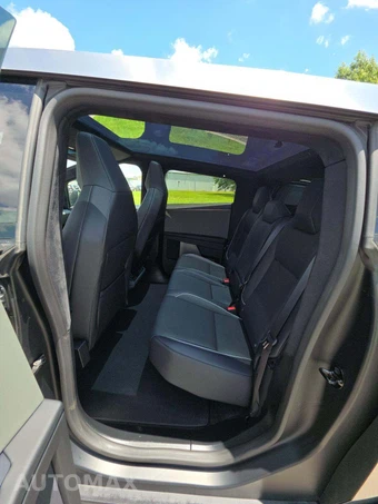 2024 Tesla Cybertruck Crew Cab Medium Bed - miniatura 10