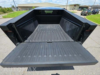 2024 Tesla Cybertruck Crew Cab Medium Bed - miniatura 11