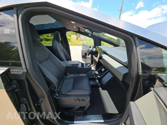 2024 Tesla Cybertruck Crew Cab Medium Bed - miniatura 15