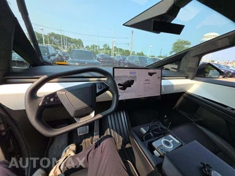 2024 Tesla Cybertruck Crew Cab Medium Bed - miniatura 10