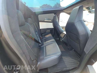 2024 Tesla Cybertruck Crew Cab Medium Bed - miniatura 16