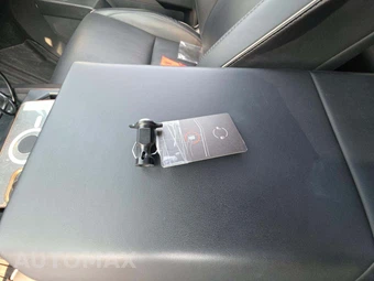 2024 Tesla Cybertruck Crew Cab Medium Bed - miniatura 8