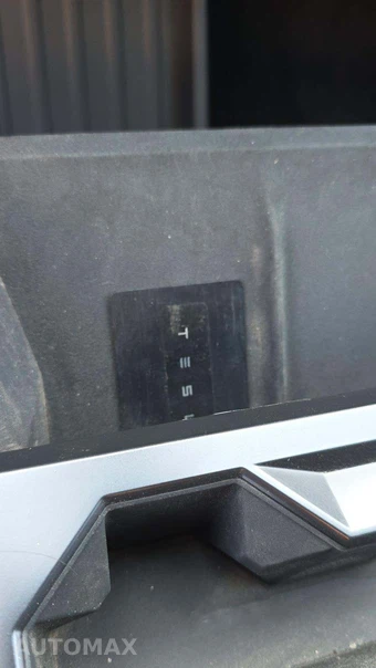 2024 Tesla Cybertruck Crew Cab Medium Bed - miniatura 18