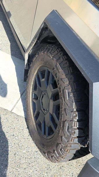 2024 Tesla Cybertruck Crew Cab Medium Bed - miniatura 33