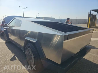 2024 Tesla Cybertruck Crew Cab Medium Bed - miniatura 6