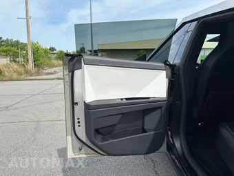 2024 Tesla Cybertruck Crew Cab Medium Bed - miniatura 17