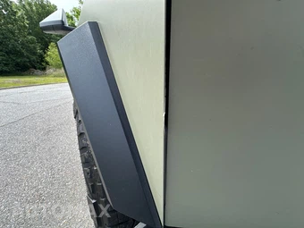 2024 Tesla Cybertruck Crew Cab Medium Bed - miniatura 40
