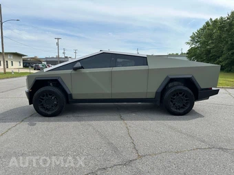 2024 Tesla Cybertruck Crew Cab Medium Bed - miniatura 8