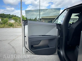 2024 Tesla Cybertruck Crew Cab Medium Bed - miniatura 16