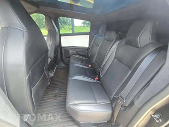 2024 Tesla Cybertruck Crew Cab Medium Bed - miniatura 10