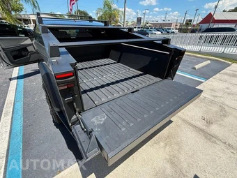 2024 Tesla Cybertruck Crew Cab Medium Bed - miniatura 29
