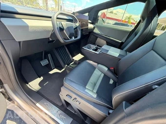 2024 Tesla Cybertruck Crew Cab Medium Bed - miniatura 31