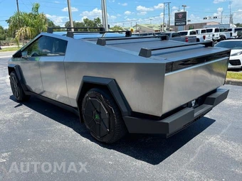 2024 Tesla Cybertruck Crew Cab Medium Bed - miniatura 7