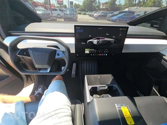 2024 Tesla Cybertruck Crew Cab Medium Bed - miniatura 10