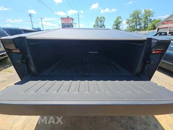 2024 Tesla Cybertruck Crew Cab Medium Bed - miniatura 14