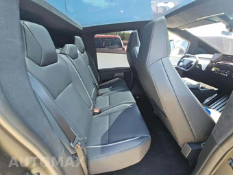 2024 Tesla Cybertruck Crew Cab Medium Bed - miniatura 16