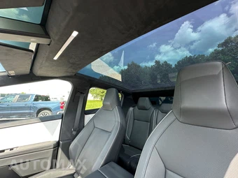 2024 Tesla Cybertruck Crew Cab Medium Bed - miniatura 10