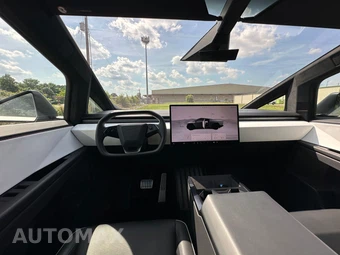2024 Tesla Cybertruck Crew Cab Medium Bed - miniatura 16