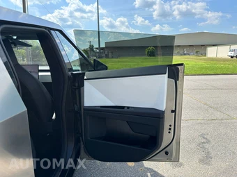 2024 Tesla Cybertruck Crew Cab Medium Bed - miniatura 19