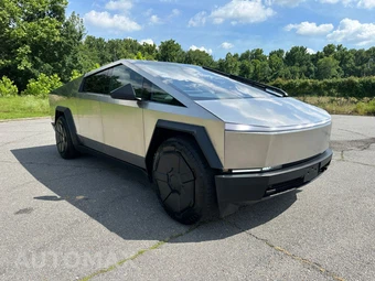 2024 Tesla Cybertruck Crew Cab Medium Bed - miniatura 3