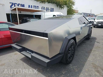 2024 Tesla Cybertruck Cyberbeast Crew Cab Medium Bed - miniatura 3
