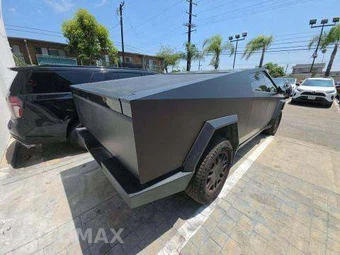 2024 Tesla Cybertruck Cyberbeast Crew Cab Medium Bed - miniatura 3