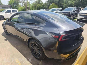 2024 Tesla Model 3 Long Range - miniatura 4